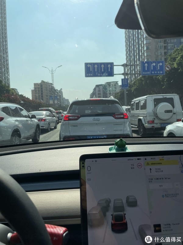特斯拉遇上堵车，智能出行的新挑战与机遇