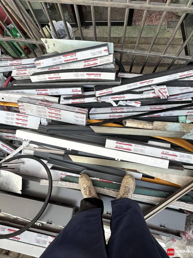 小伙收废品月入过万，逆袭之路，废品行业的崭新篇章