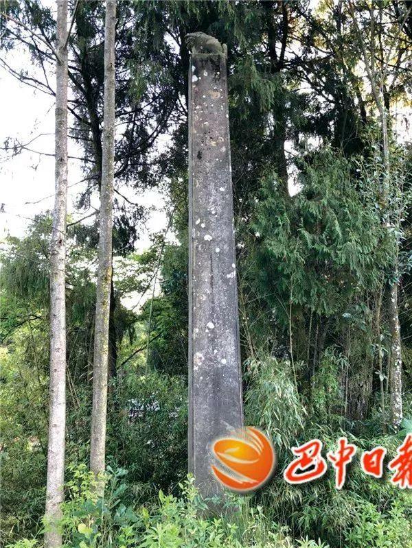四川巴中水库水位下降，古墓重现探秘之旅