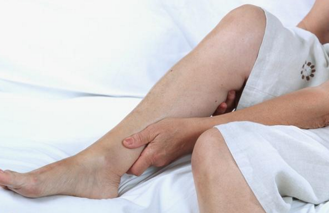 女子腿部不适揭秘，不宁腿综合征的解析与应对