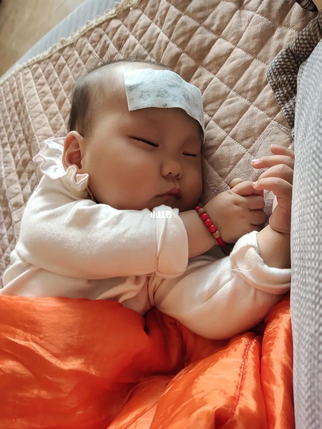 世纪婴儿发烧硬挺五天，一场生命的考验与成长之路