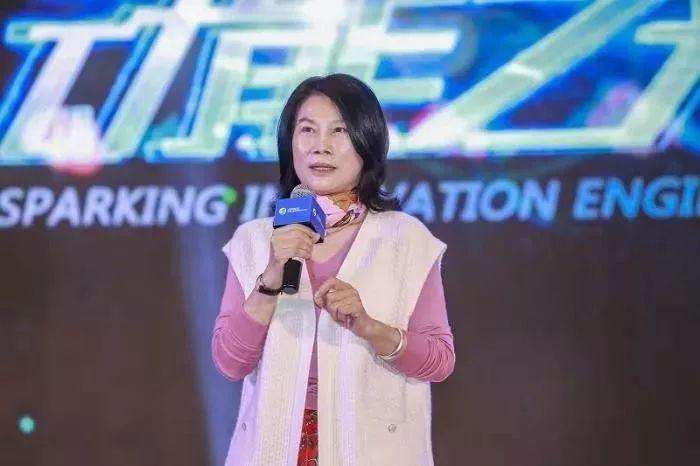 董明珠回应辞职传闻，坚守岗位，继续领航