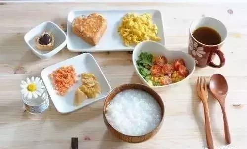 大爷为减肥增肌每天喝十瓶牛奶，血糖飙升背后的故事