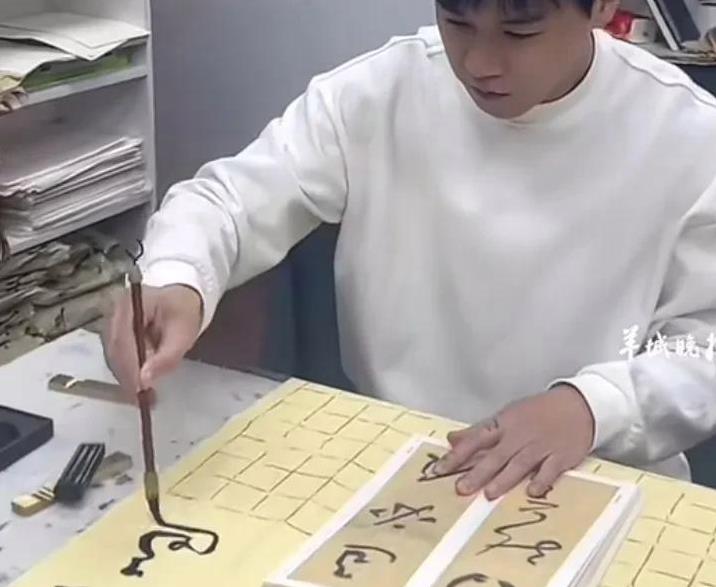 靠书法还清两千万，一个励志的故事