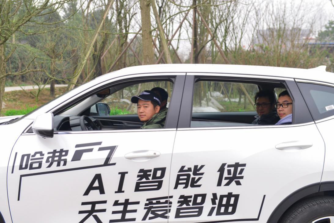 年轻人不扫兴的疯感，激情、挑战与无限可能