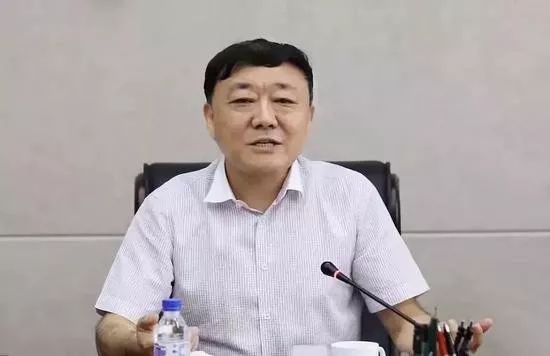 聚焦95后国企老总落马事件，反思与启示