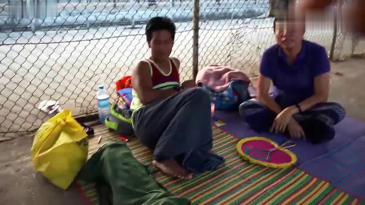 在缅华人，没有铺盖睡在马路边