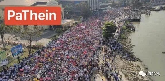 缅甸强震后民众夜不能寐，公园成避难所
