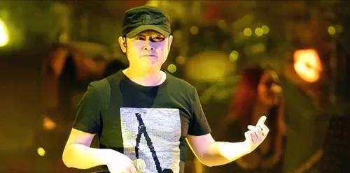 小刀郎现身刀郎演唱会门口，一场意外的惊喜