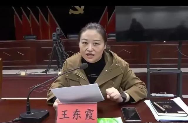 女副县长斥资249万刷白墙应付检查，背后的反思与启示
