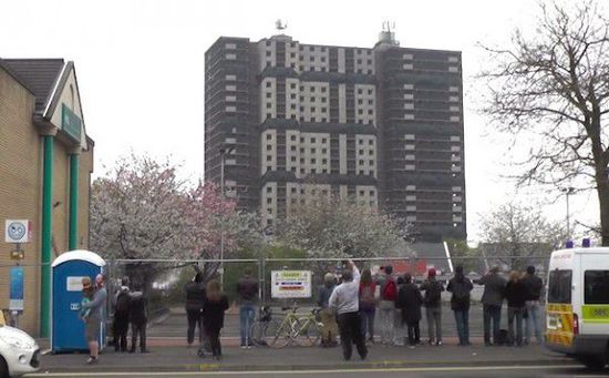 青岛楼房爆破视频，城市更新中的震撼瞬间