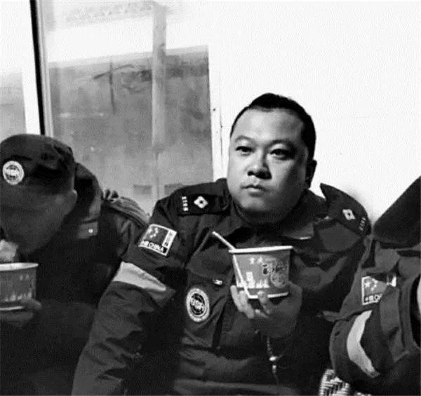 缅甸大学生眼中的中国救援队，首个赶到的温暖力量