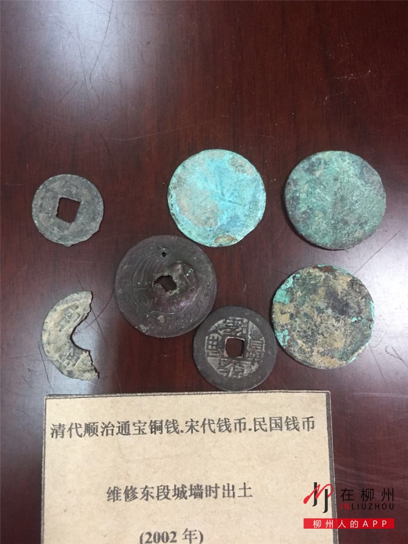 偷到假古币怒掷河中，一场荒诞的误会与警示