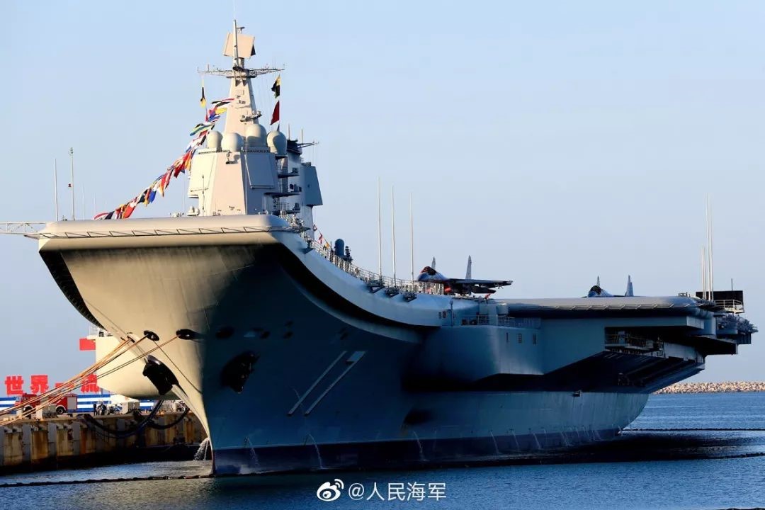 山东舰航母编队进入所谓应变区，实力展示与战略意义的深度解读