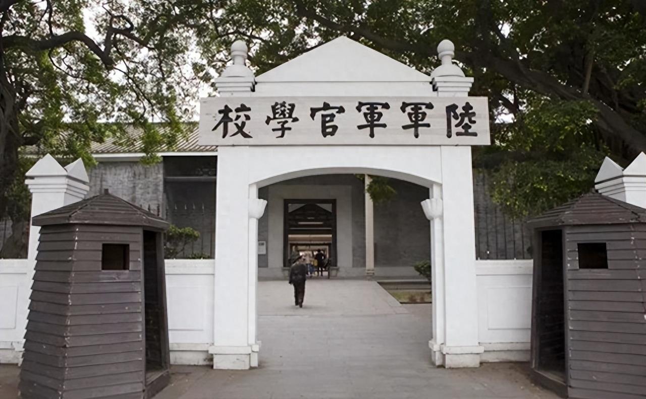 福建一半山腰惊现数百个违规墓穴，引发社会关注与思考