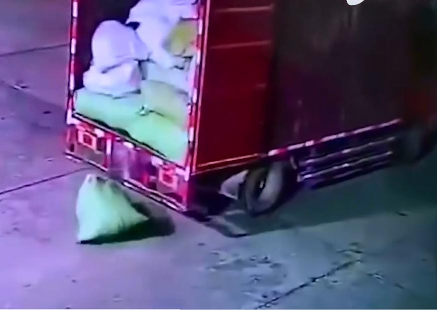 男子开车反复碾压他人致其身亡，悲剧背后的反思与警醒