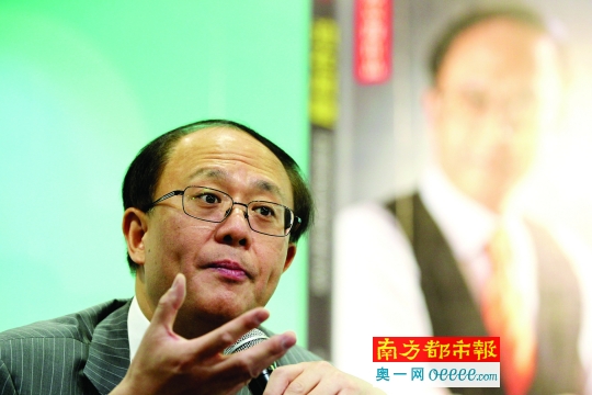 邱震海眼中的企业家，李嘉诚并不优秀