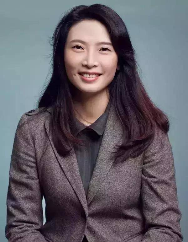 破茧成蝶，29岁女子华丽转身成为人大教授