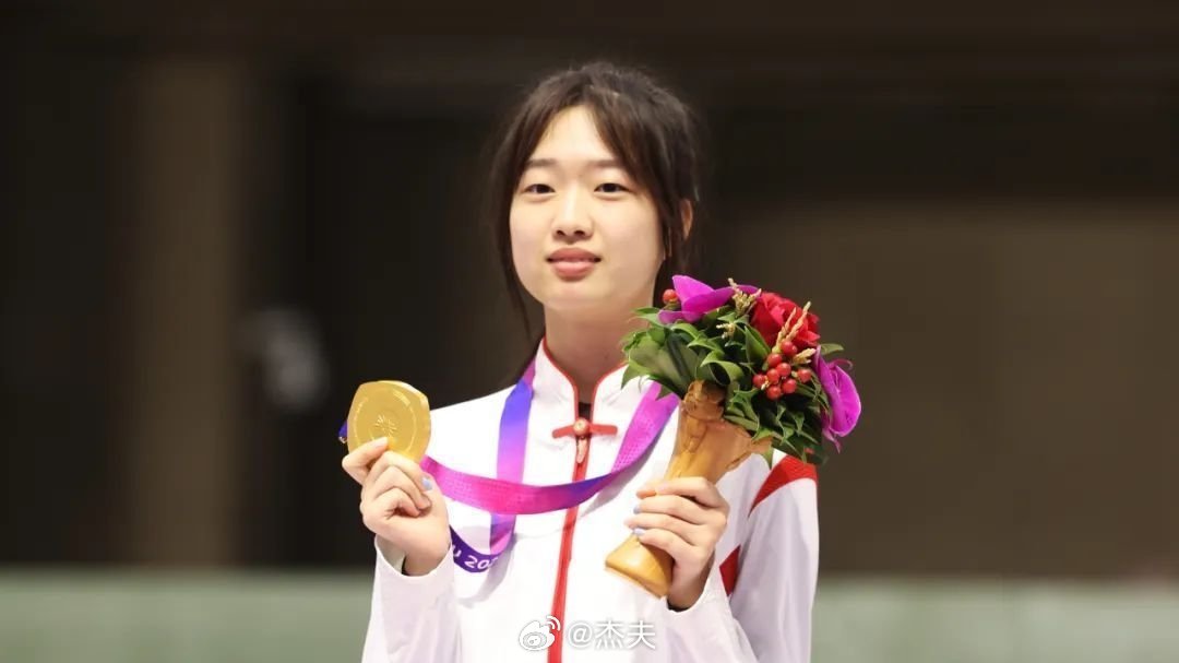 阿条姐黄雨婷登顶世界第一、励志传奇的崛起之路