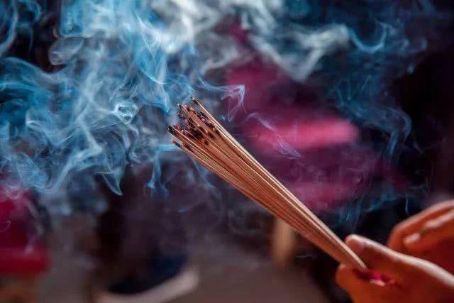 被上香的烟呛到了会怎样