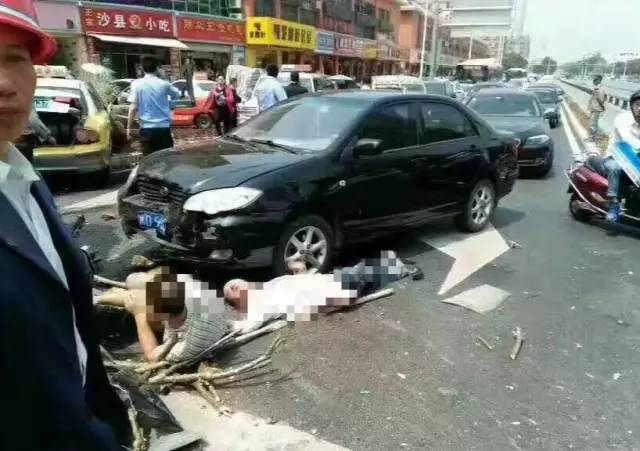 母亲车祸身亡，儿子的悲痛瞬间与无尽思念
