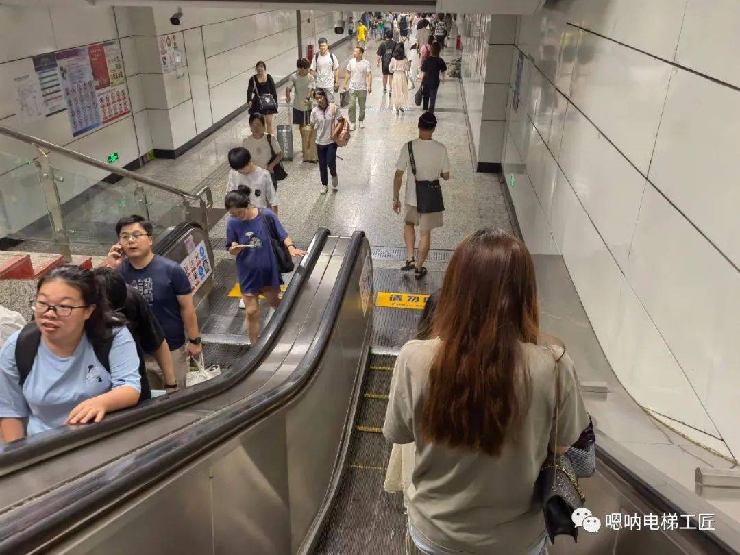 关于深圳地铁扶梯取消左行右立的探讨