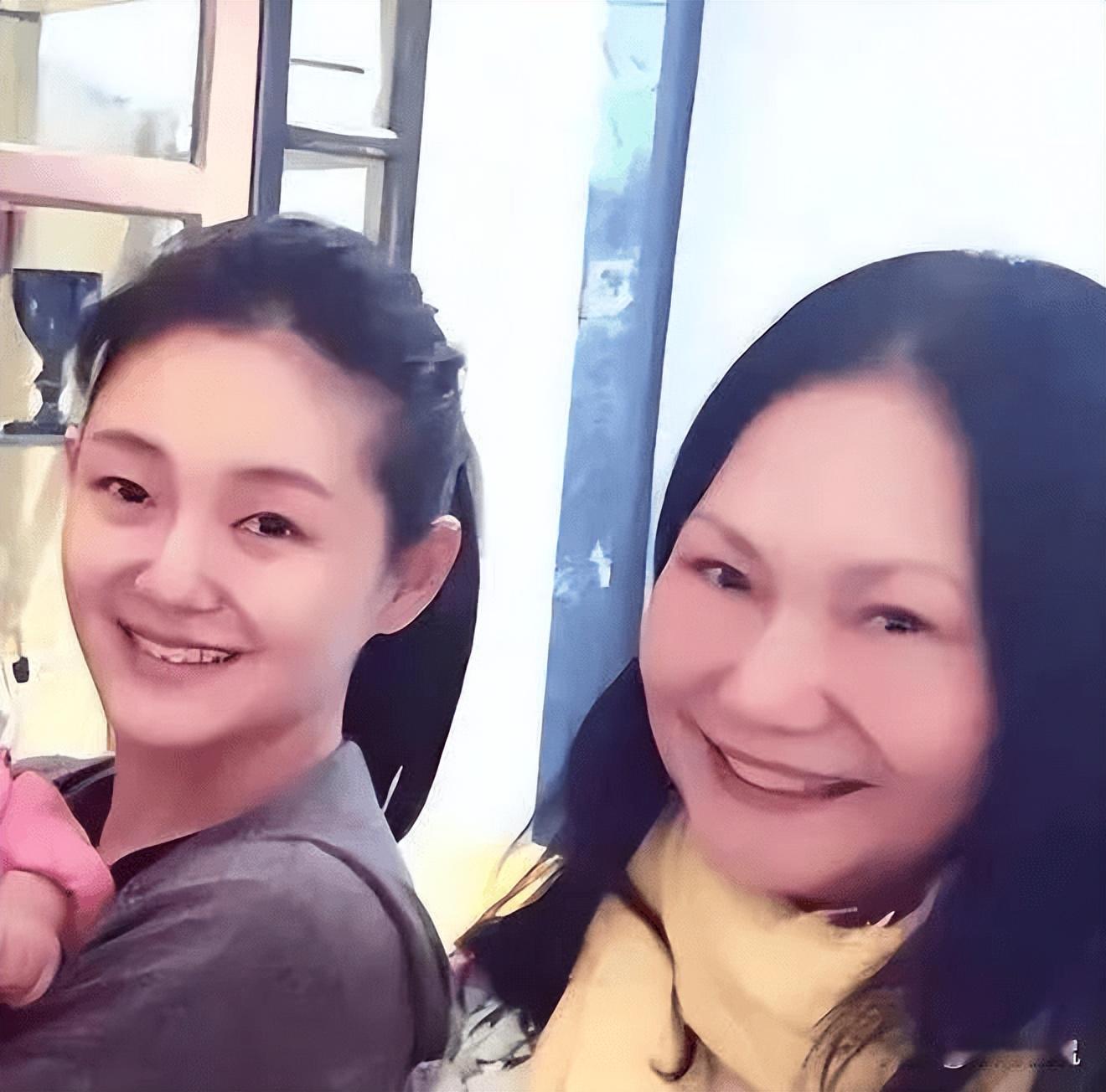 S妈称大S赚钱就是要养我，家庭情感与金钱关系的深度解读