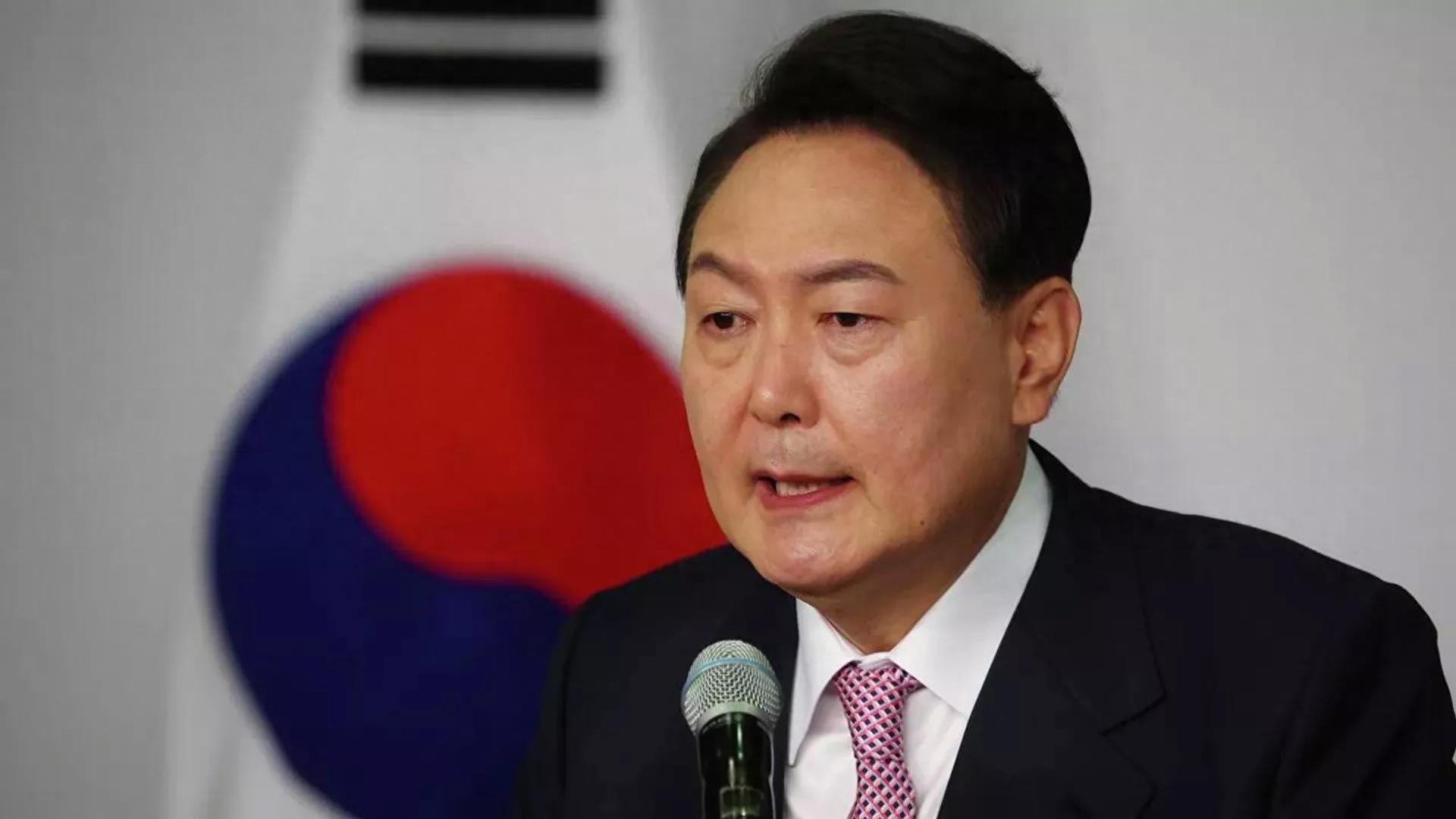 不满尹锡悦被罢免，韩国男子公然自残——社会反响与深层思考