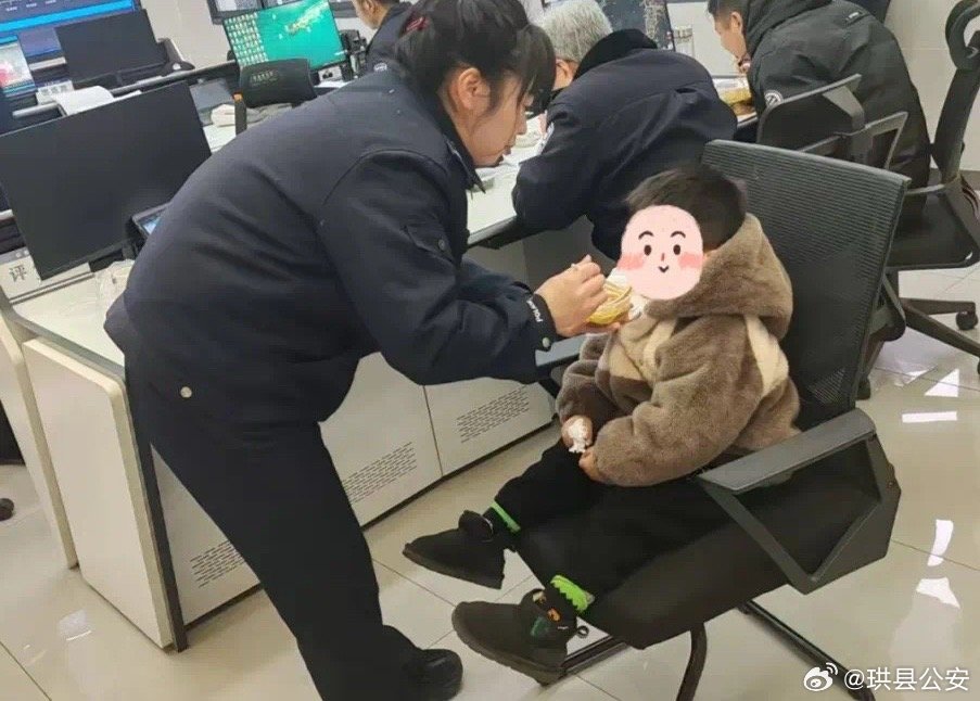 中国人捡到活的第一件事就是投喂
