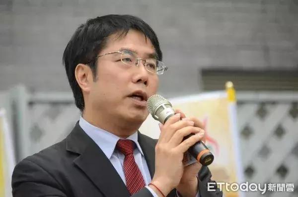 赖清德跪了，岛内网友怒了
