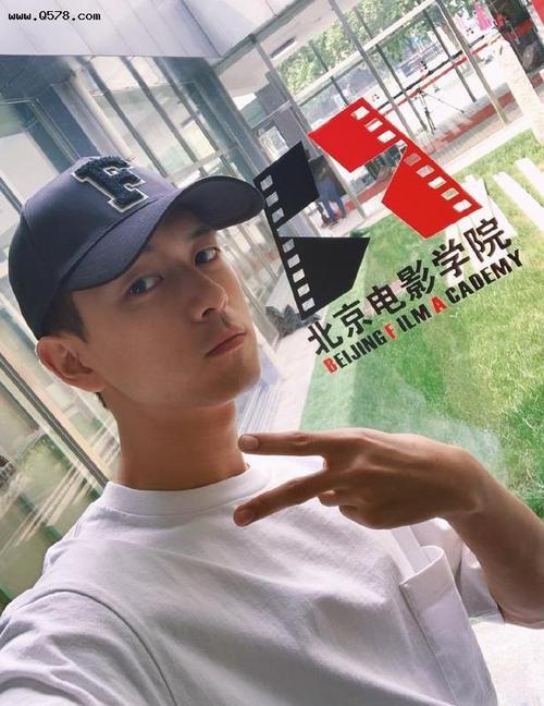 网友帮男大学生拍照，意外发现竟是李现——一场奇妙的网络邂逅