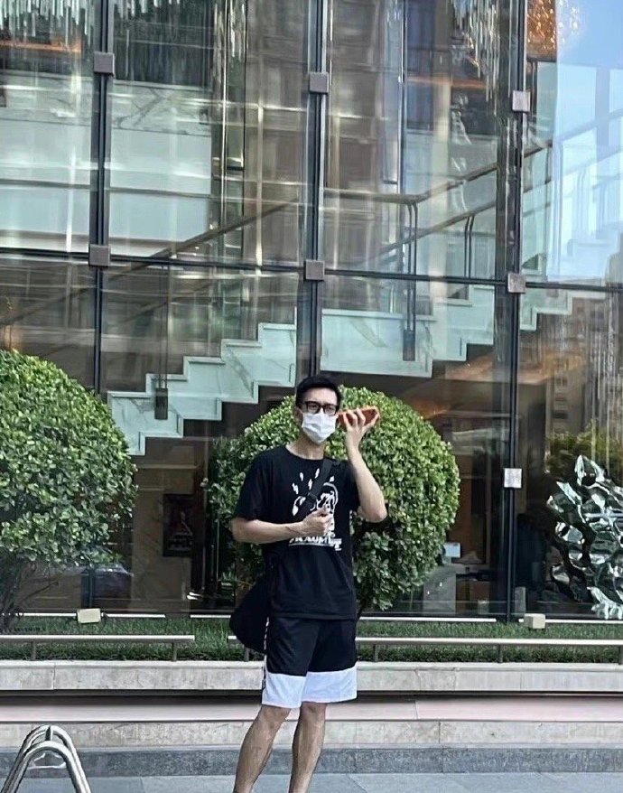 网友帮男大学生拍照，意外发现竟是李现——一场奇妙的网络邂逅