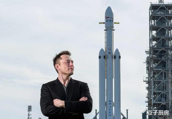 马斯克转发一支铅笔视频疑暗指关税风波