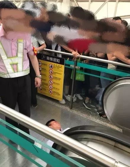 上海地铁一男子，聚焦事件背后的多元视角