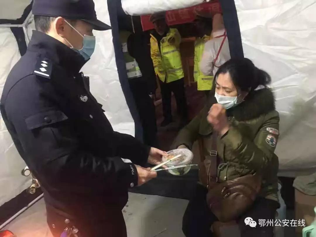 男子看守所求助后倒下死亡事件探究