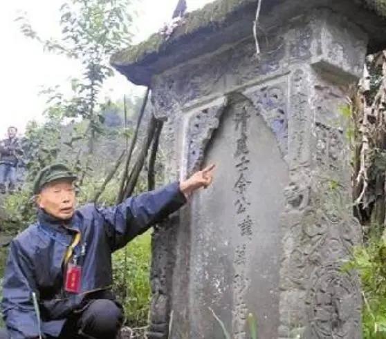 男子残忍杀害两人后潜逃，数百人进山搜捕——真实版追捕大戏上演