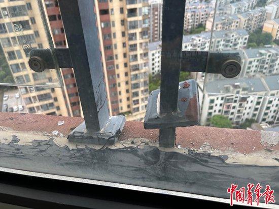 郑州大风刮飞落地玻璃窗事件当事人发声