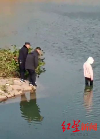 警方通报车辆被困水中两女子溺亡事件分析