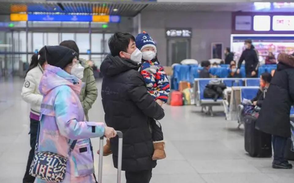 车站回应免费插座设3米高，解读与反思