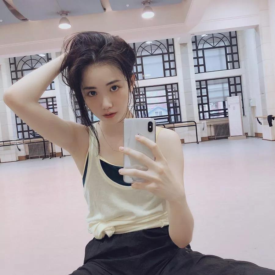 闪耀的00后跳舞女孩——舞出青春风采
