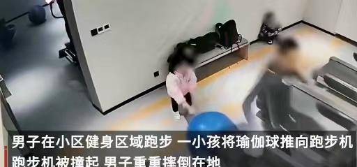 男孩被跑步机逼着跑一个多小时，挑战极限还是爱的压力？