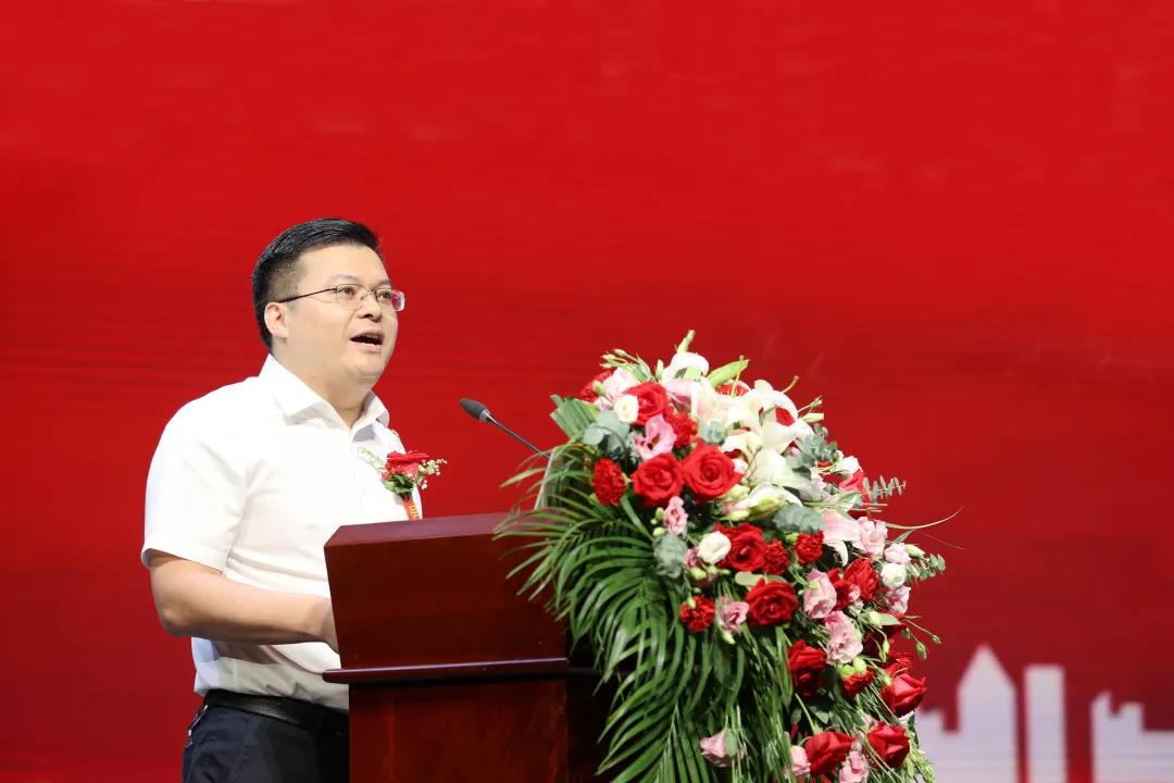 荣昌区党委书记，引领发展的时代先锋