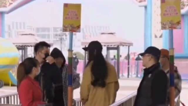 景区内女孩否认摆摊与管理人员的争执，一场关于理解与误解的探讨