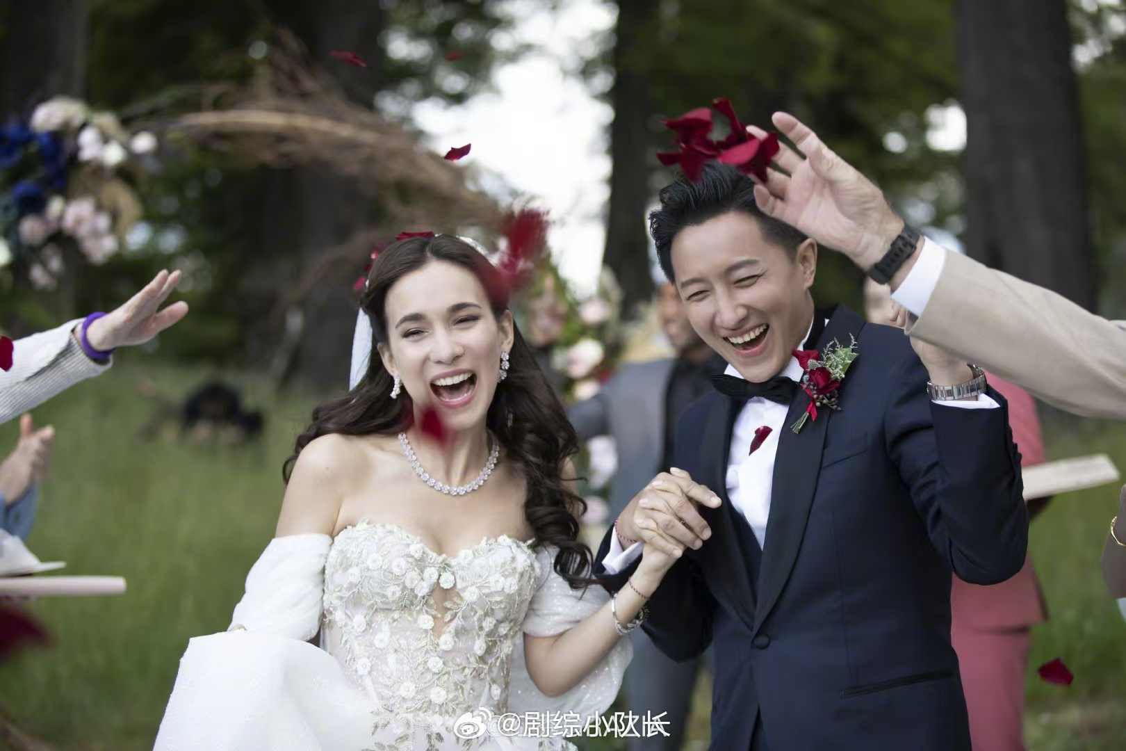 韩庚卢靖姗夫妇，星光之恋，共谱人生乐章