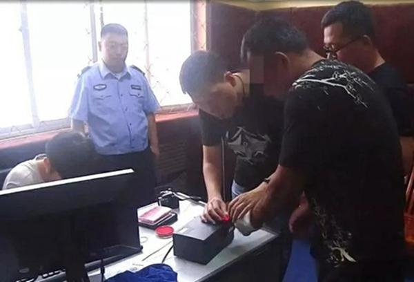 货车变道摔跤责任归属，深度解析