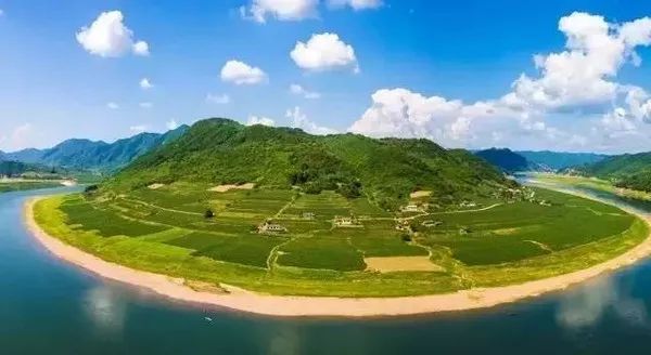 都江堰龙池巨人阶梯爆火，当地提醒游客注意！