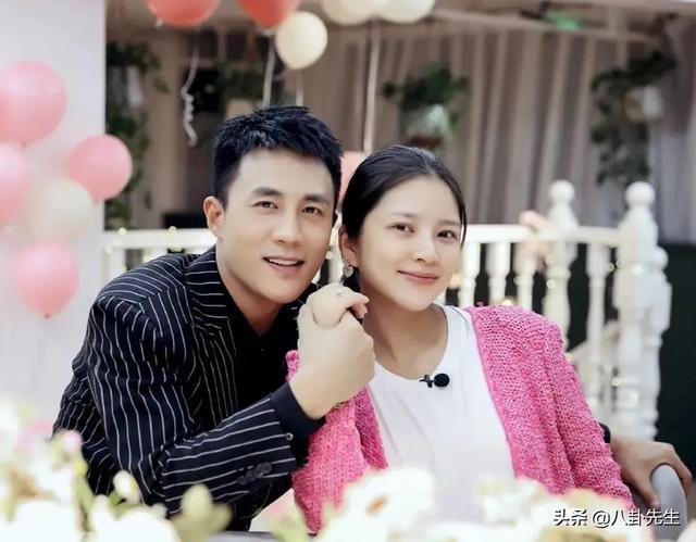 杜淳妻子王灿正面照首公开，揭秘神秘面纱下的幸福瞬间