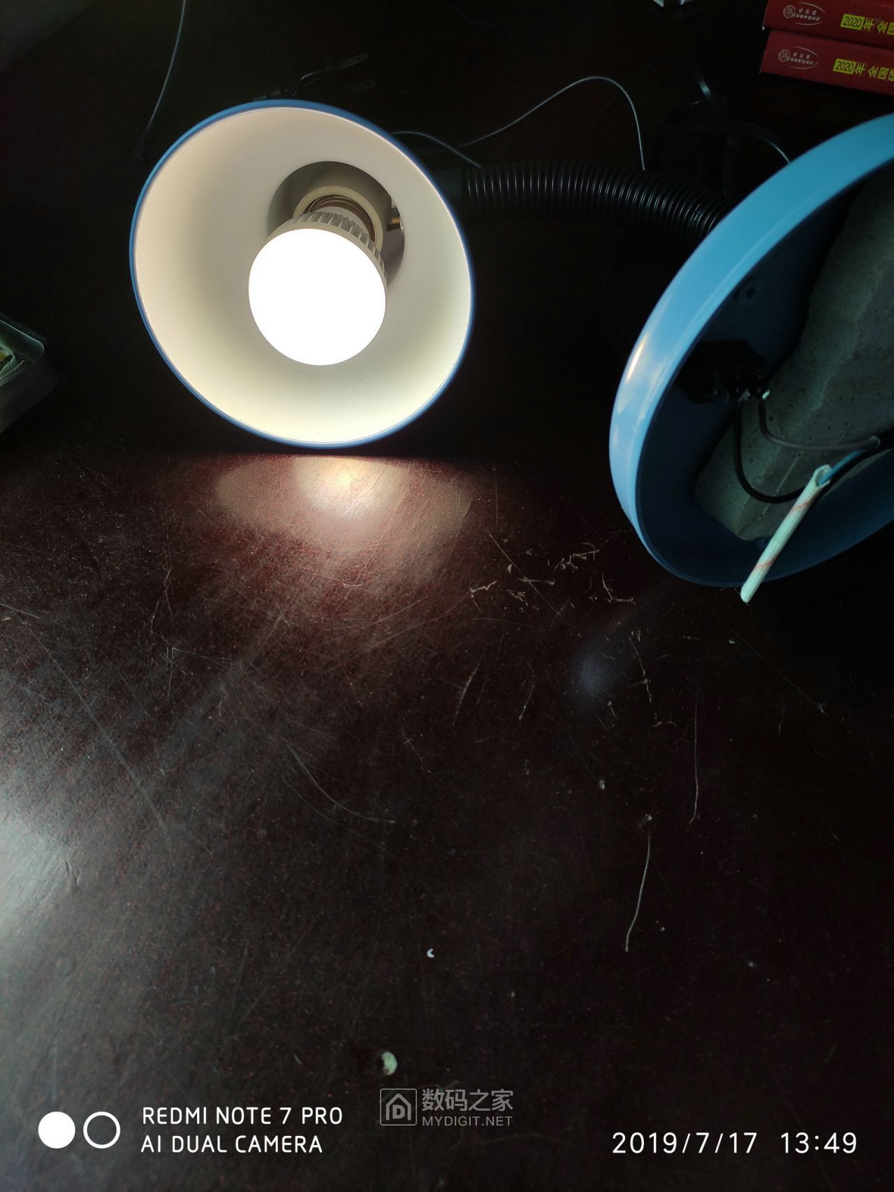 台灯有灰尘拒退押金，背后的故事与启示