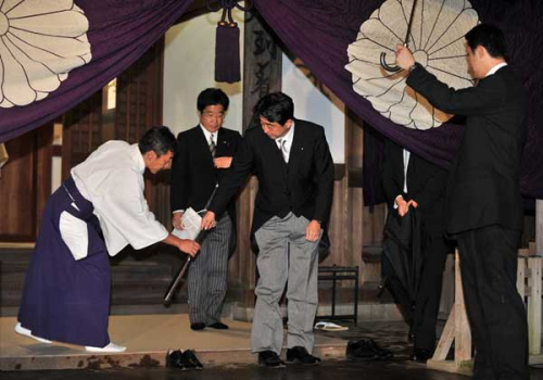 日本首相石破茂向靖国神社献祭品事件解读