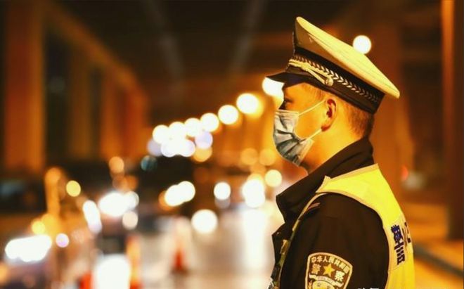 关于辅警带警察警衔的处理方式